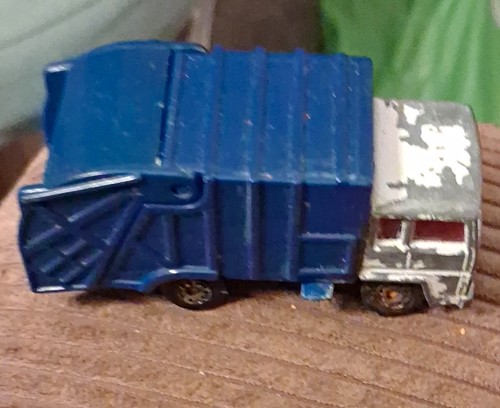 Bin lorry dumps - dumps, medium