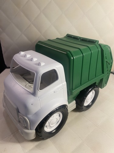 Big green recycling truck - big,